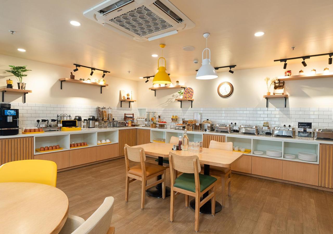 Bloom Hotel Financial District حيدر أباد المظهر الخارجي الصورة